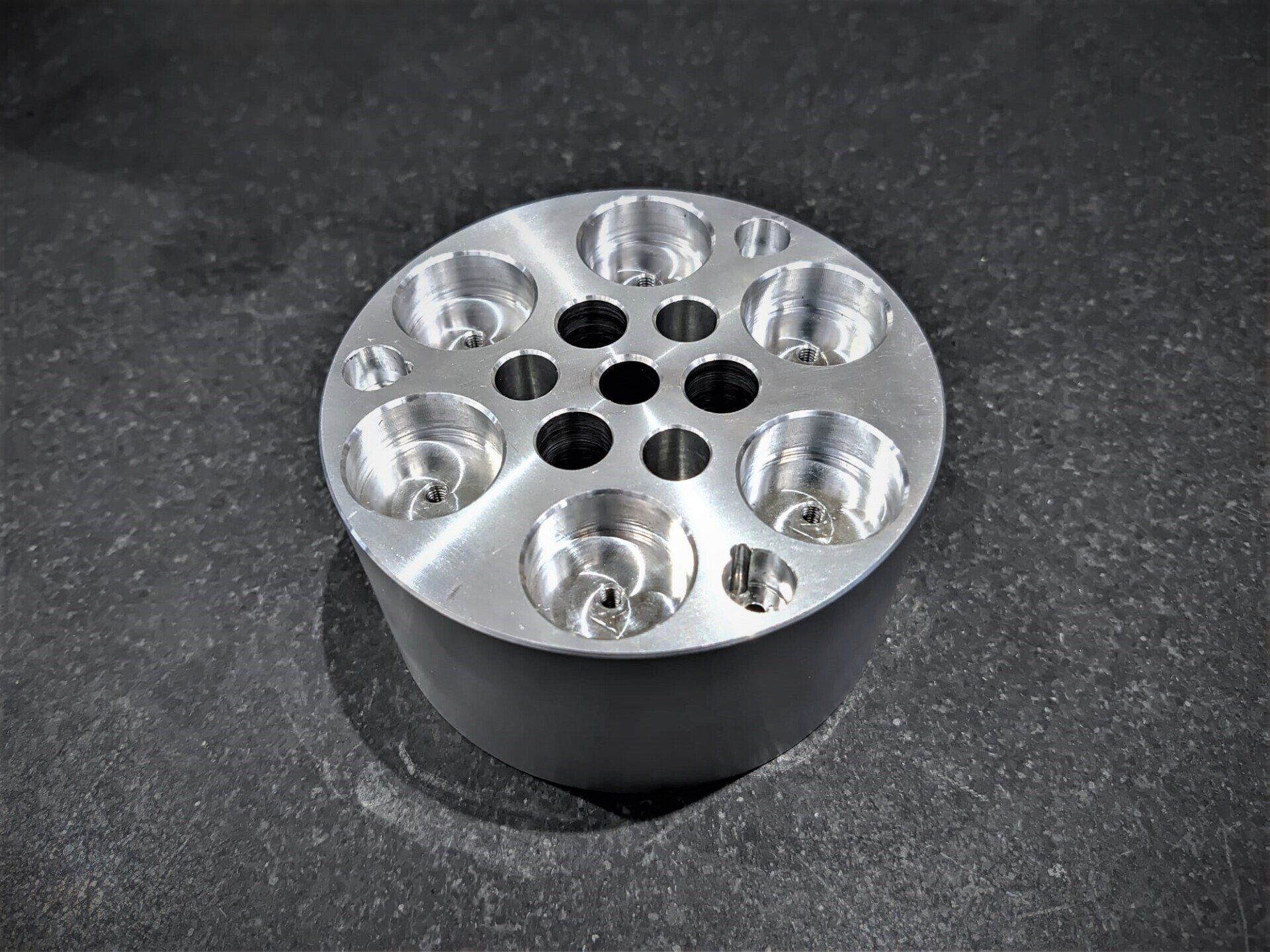 Particolare meccanico realizzato con tornitura CNC di precisione - La.Ro.Mo. S.r.l.