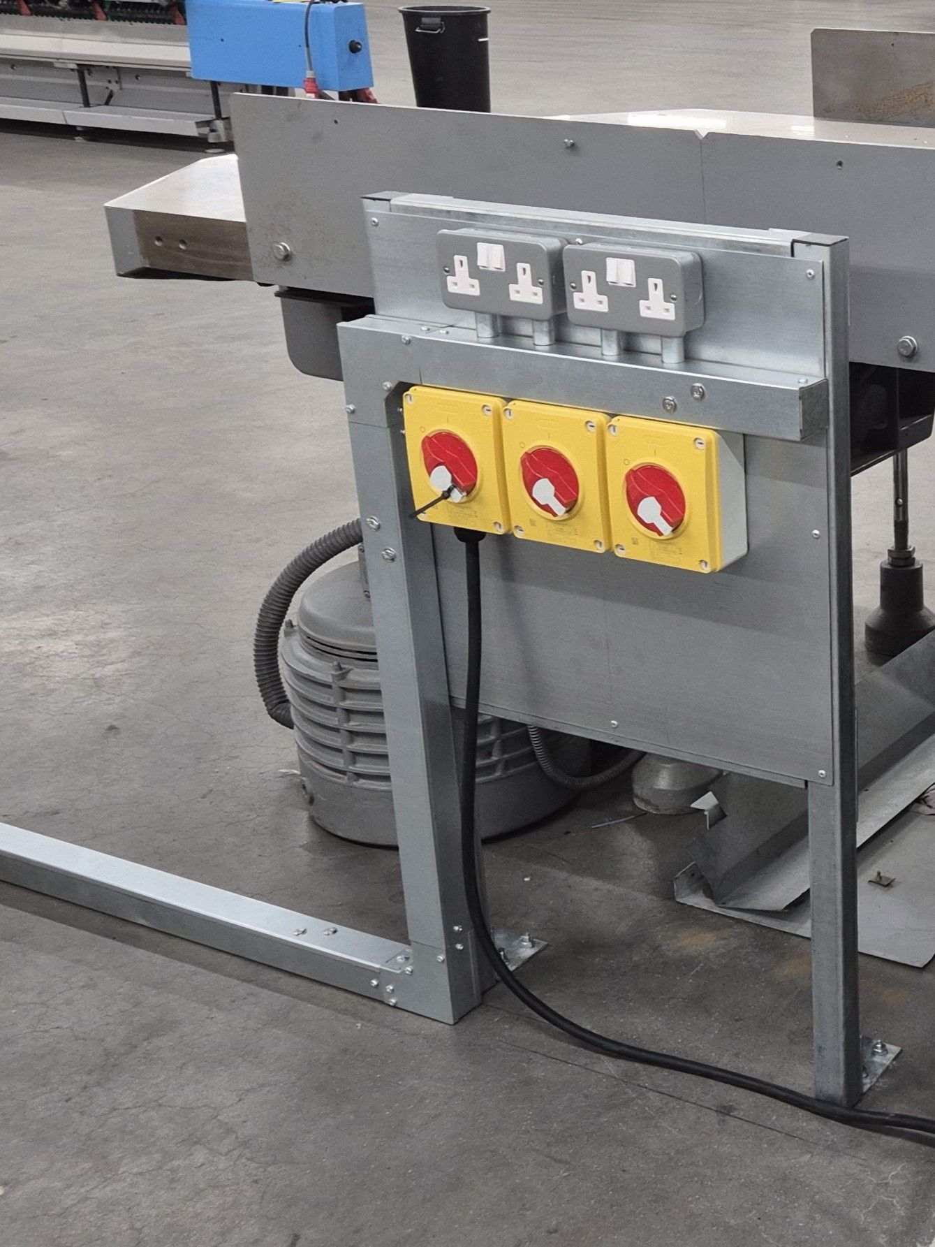 Electrical rotary isolators and metal clad sockets recently installed to connect and supply electrical power to an industrial machine at a commercial property near Slough. The isolators and 13A sockets are installed on a custom manufactured steel frame with galvanised steel cable trunking containment to protect the cables in the factory. The work was carried out by the approved electricians at Matt Browning Electrical based near Reading Wokingham and Bracknell