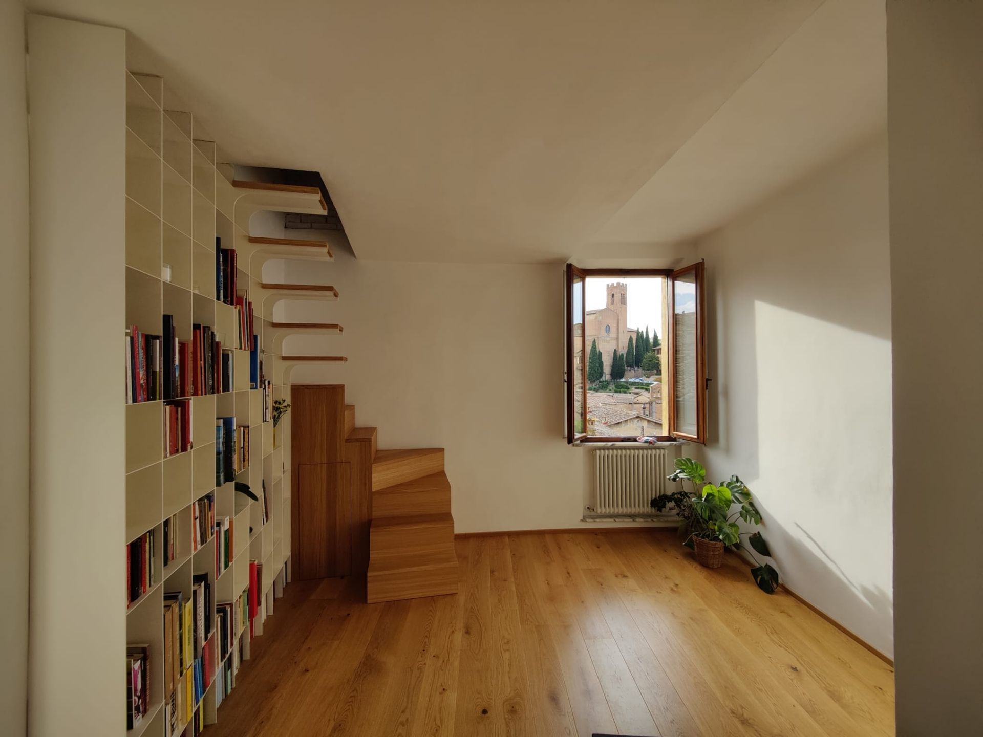 parquet e scala in legno antico di recupero