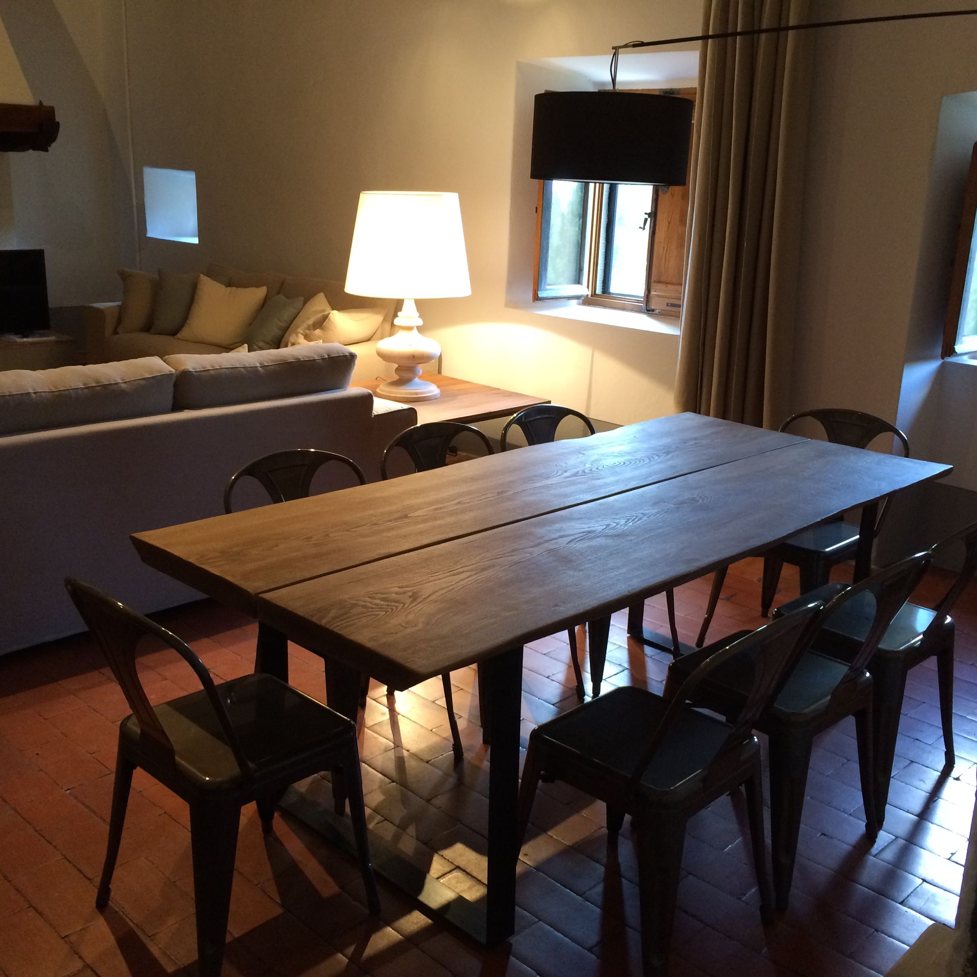 parquet e tavolo in legno antico di recupero