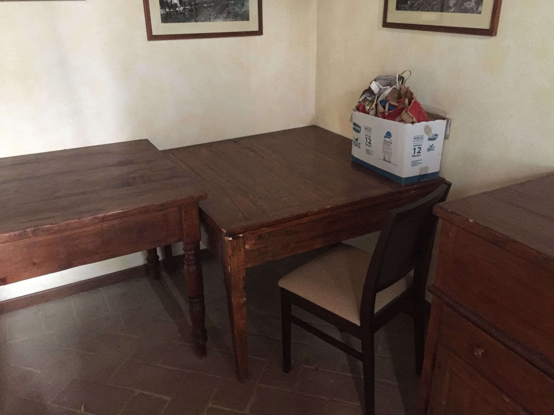 scrivania e sedia in arte povera toscana