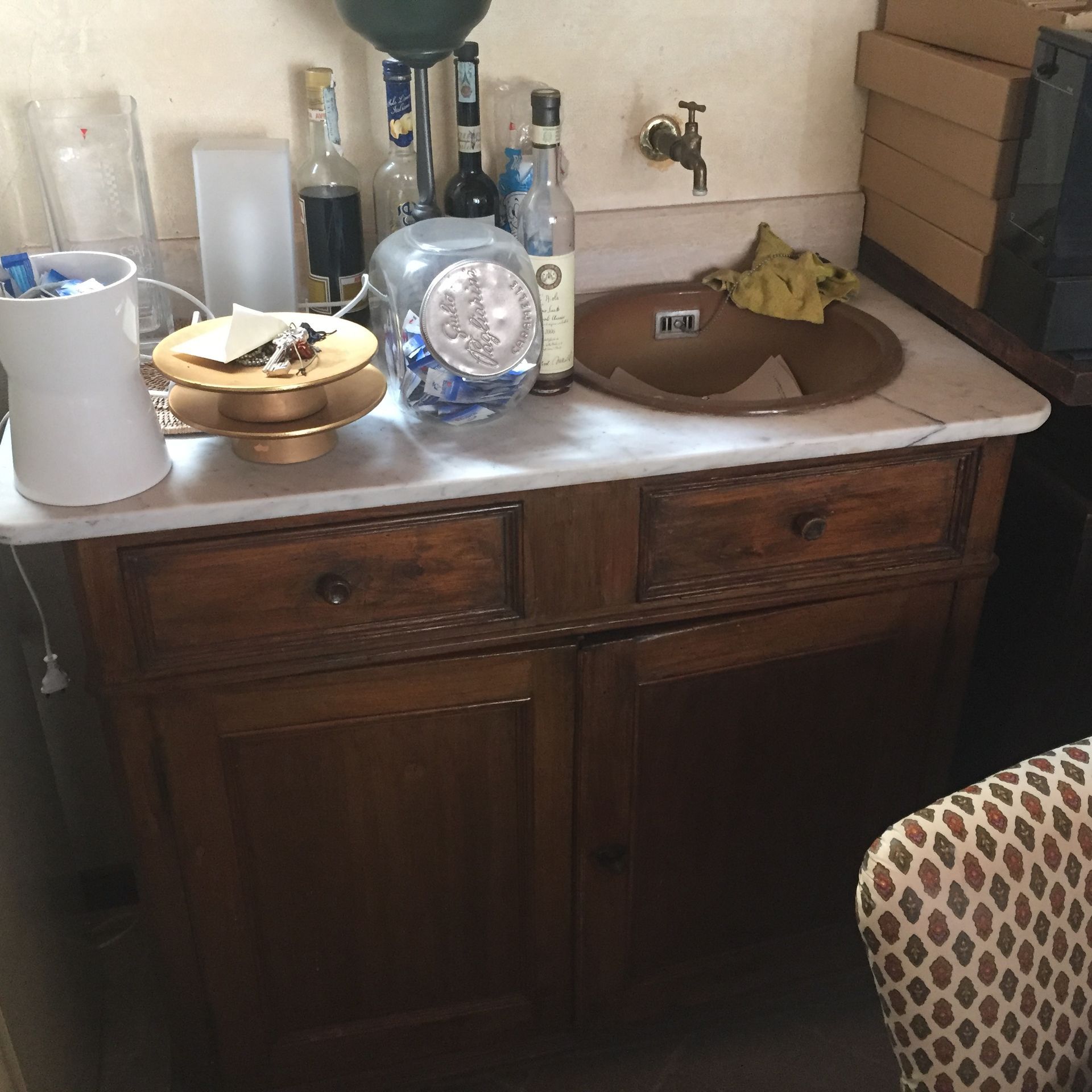 credenza in arte povera toscana