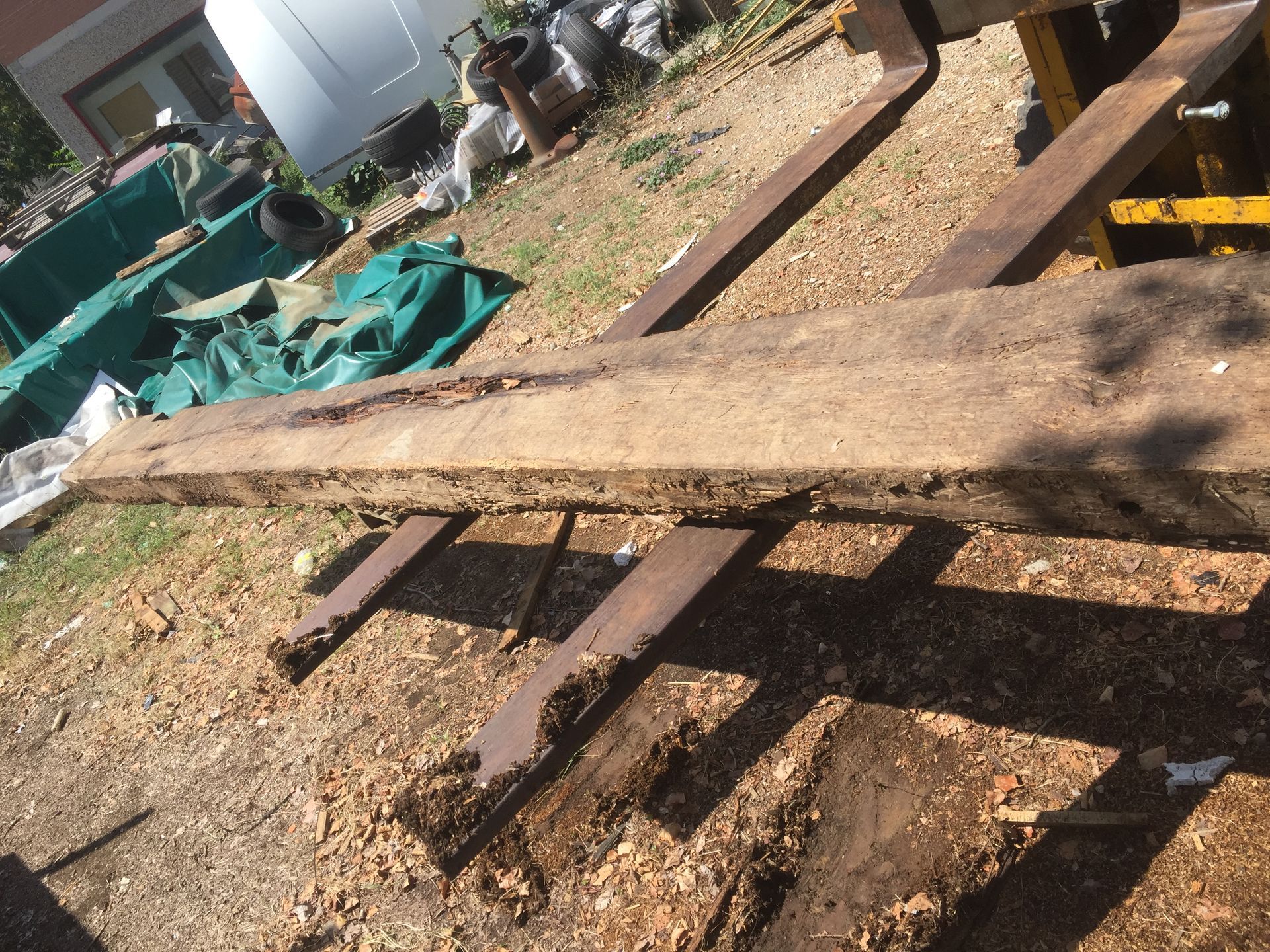 fasi di lavorazioni del parquet da legno antico di recupero