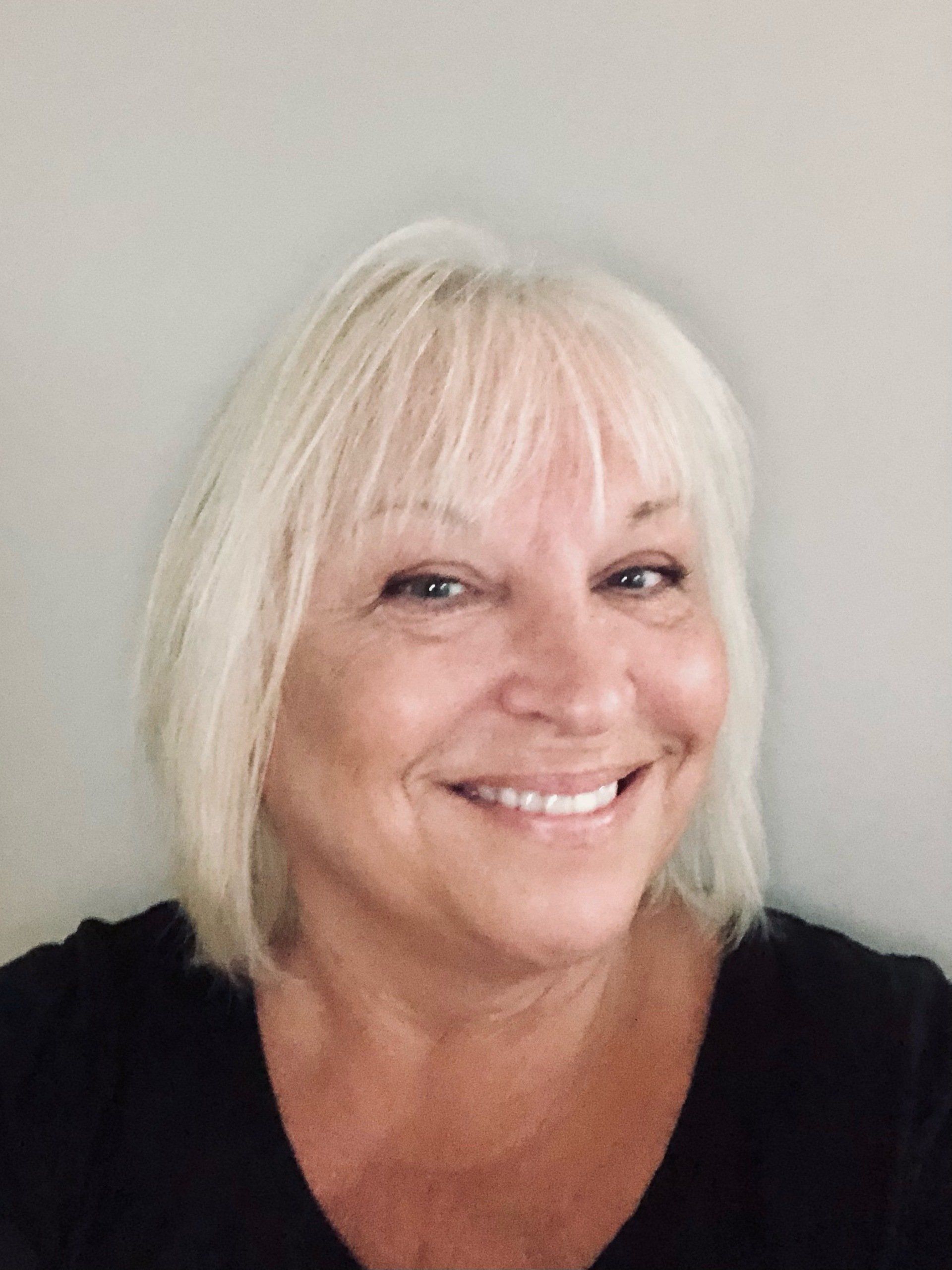 Head shot of artist, Jodi Cruse.