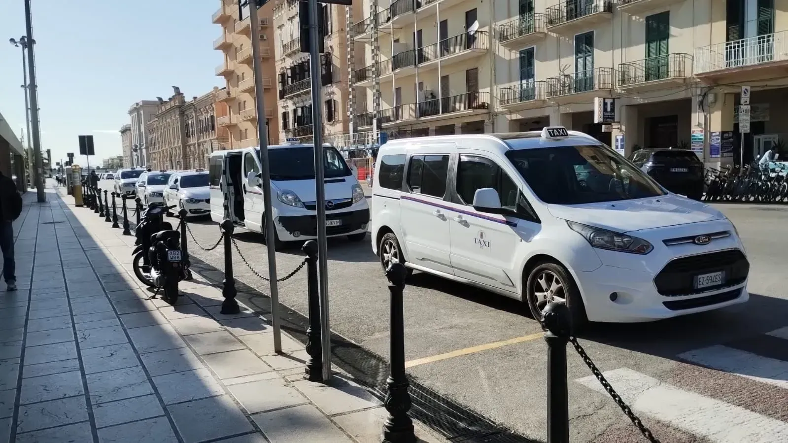 Taxi privato per transfer aeroporto Trapani Palermo con auto climatizzata e conducente professionale