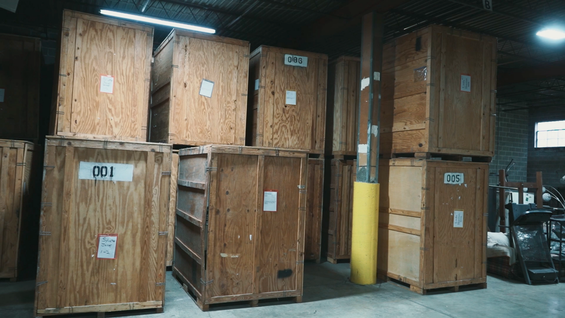 Simple Moves team stands in front of moving storage boxes