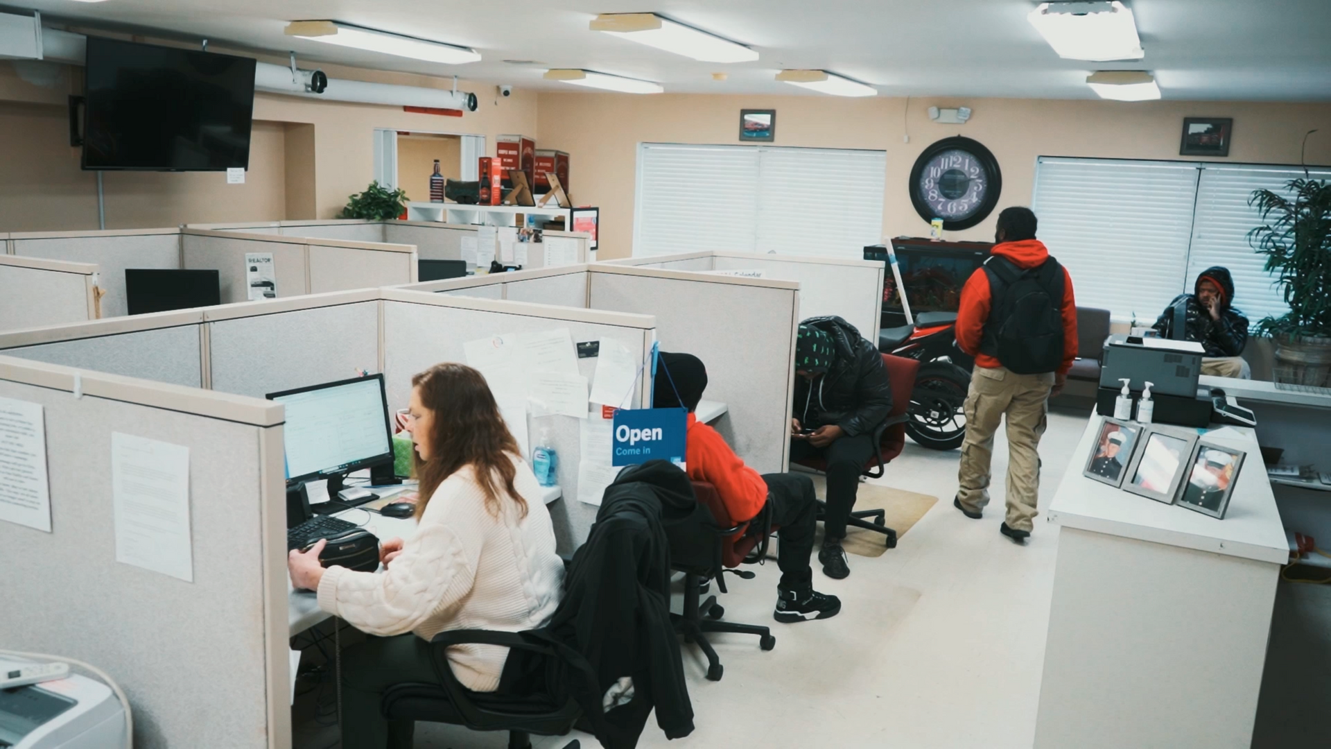 Simple moves team answers phones to schedule customer appointments