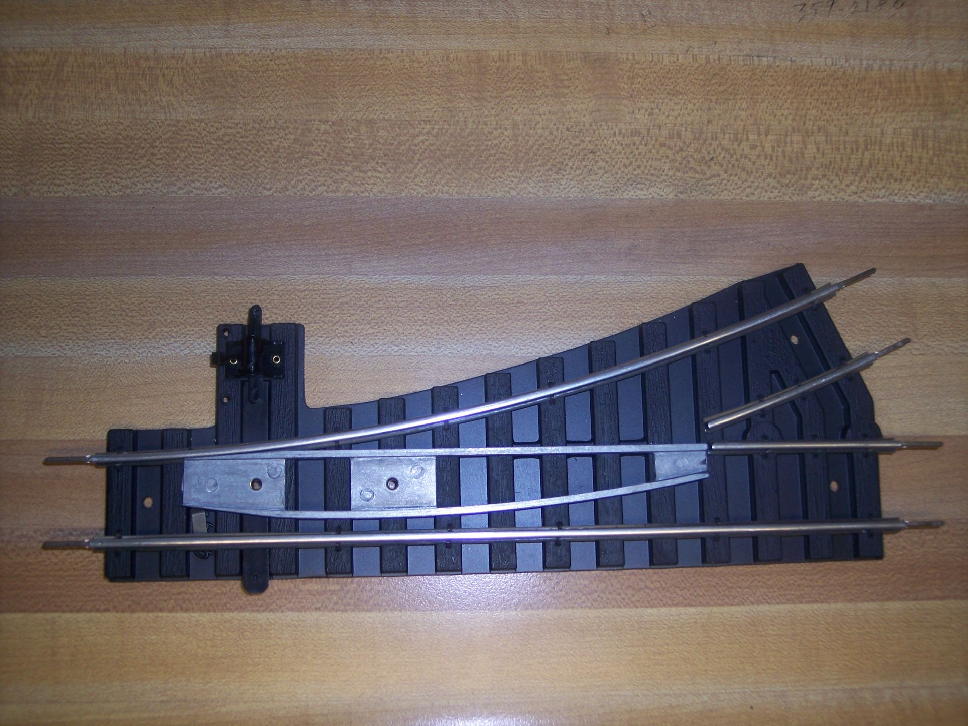 404  LH S-42 Manual Control Switch w/Tinplated rails