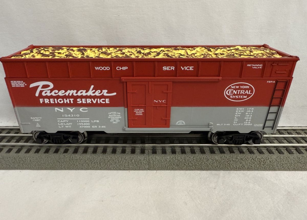 RMT86421  NYC Pacemaker Woodchip Car