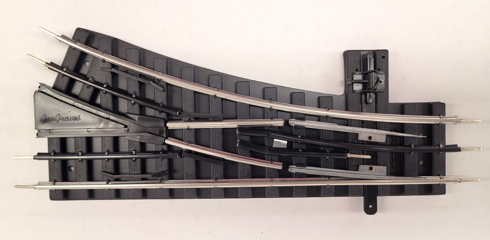 113 RH O-42 Manual Switch - Phantom w/Tinplate Outside Rails