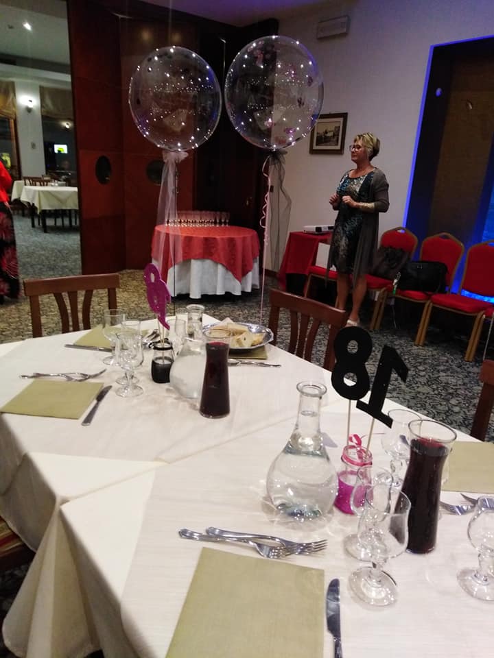 sala allestita per festa