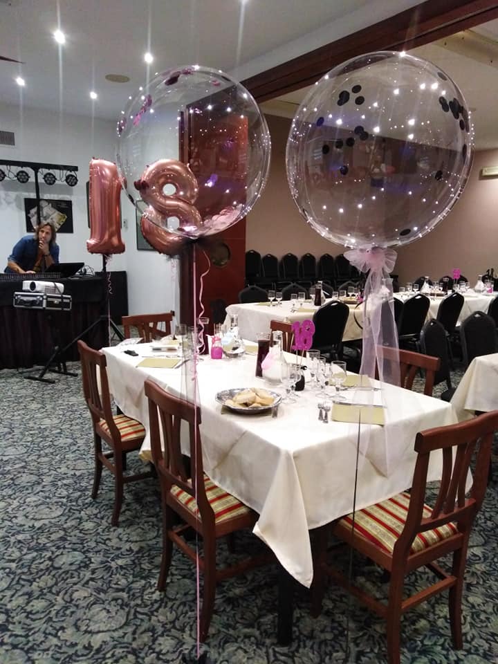 sala allestita per festa di compleanno