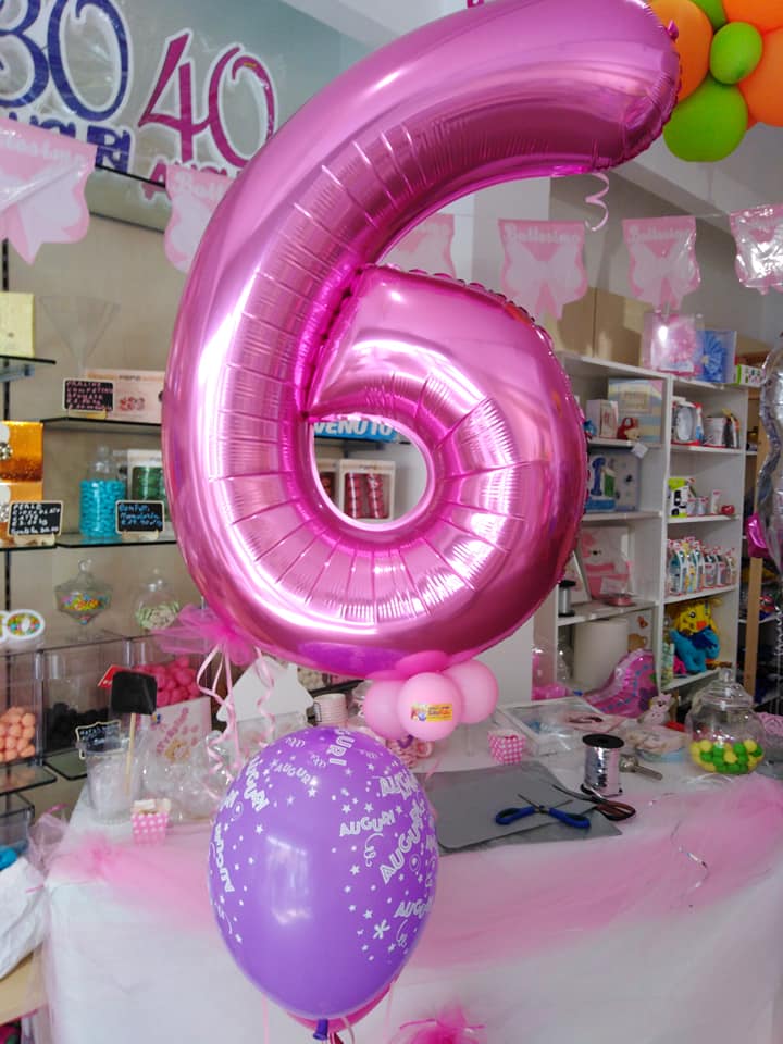 interno negozio articoli per feste ed eventi