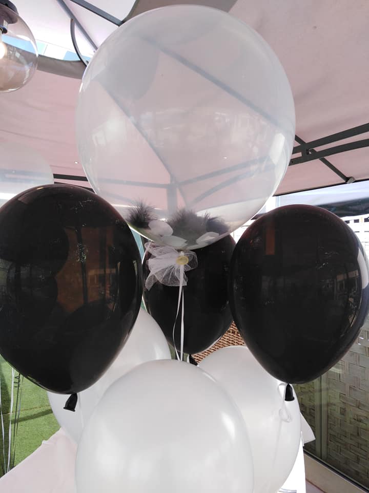 palloncini bianchi e neri