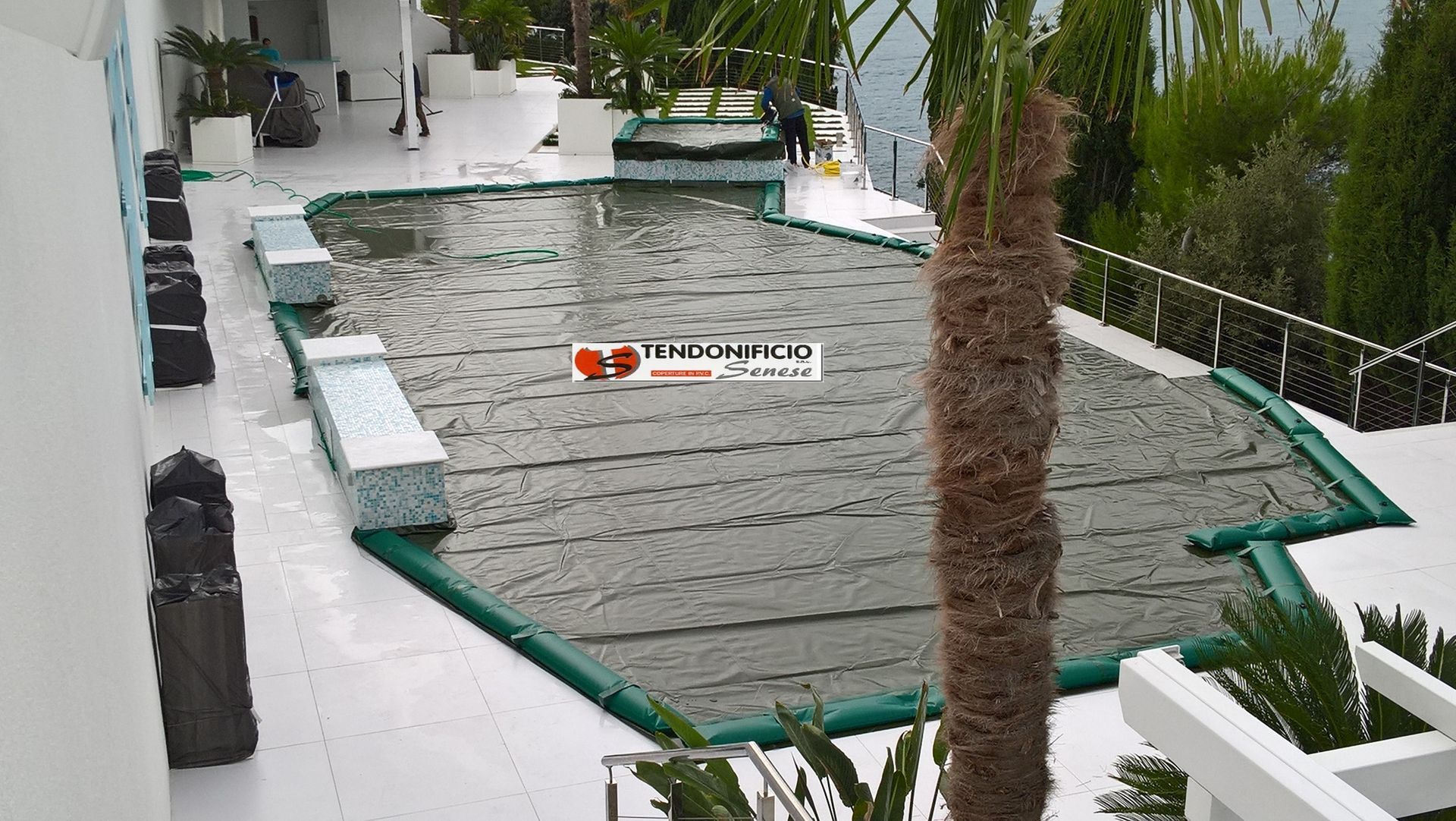 telone per piscina di lusso