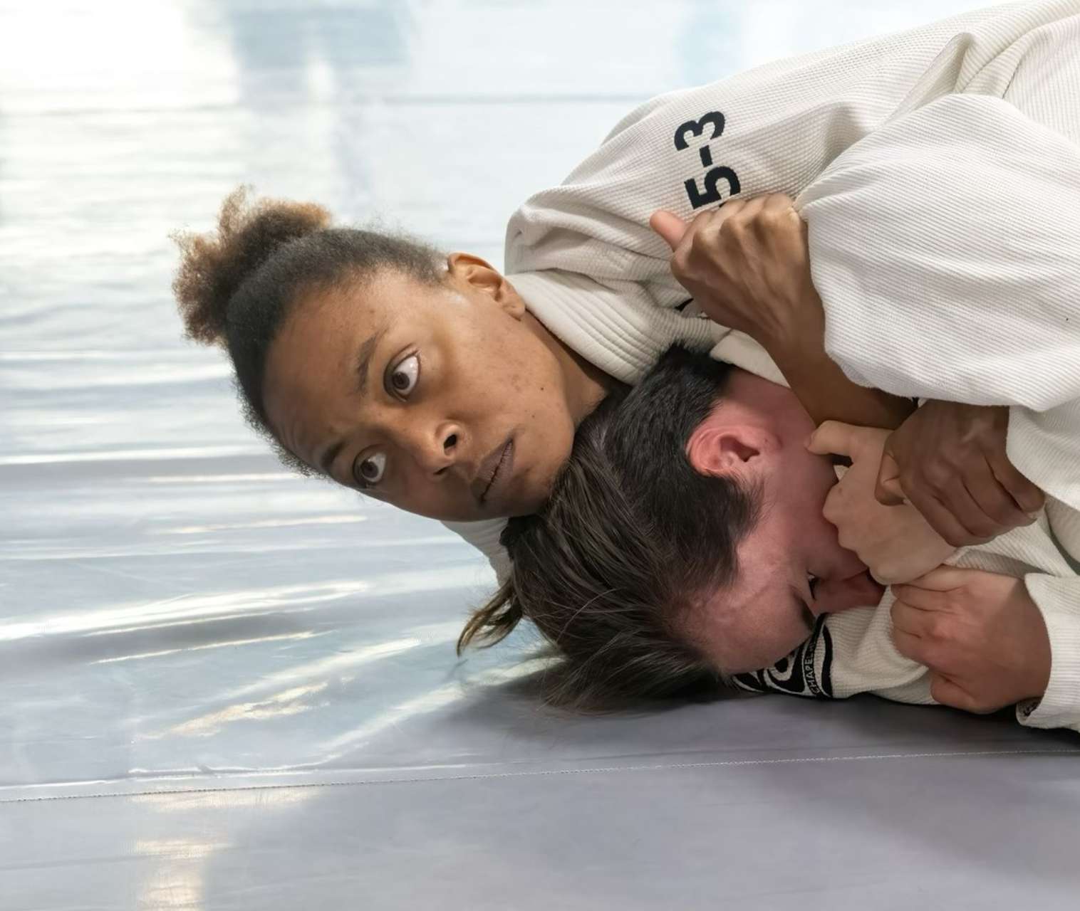 black woman doing jiu jitsu