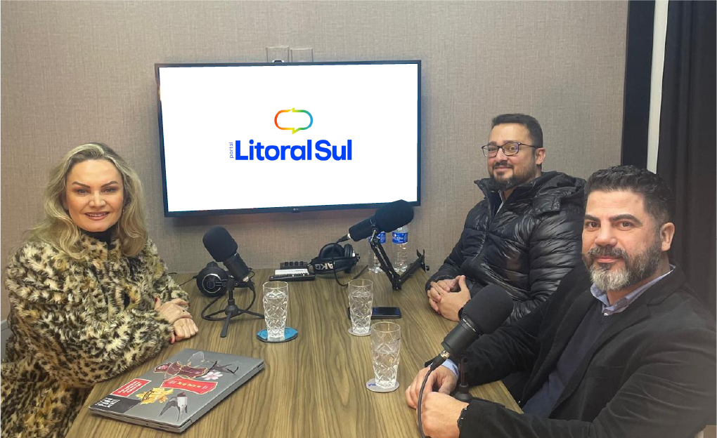 César Mor e Cadu Nobrega durante entrevista no podcast Vem Pra Ká, do Portal Litoral News, falando s