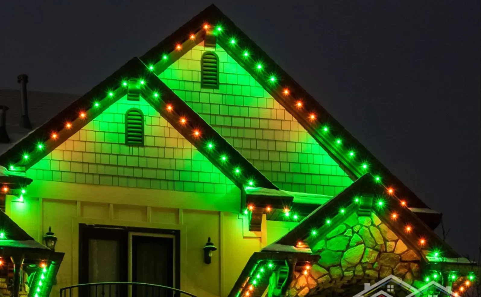 Christmas Lights - Hartford, WI - Brew City Trim Light
