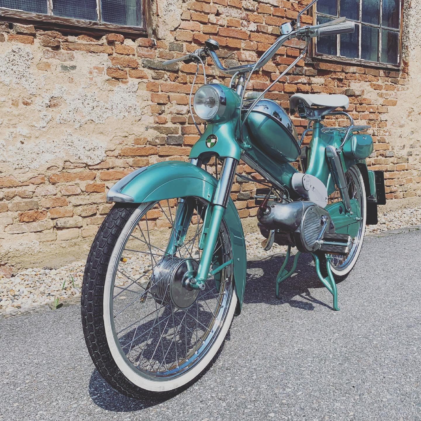 Oldtimer Motorrad türkis metallic