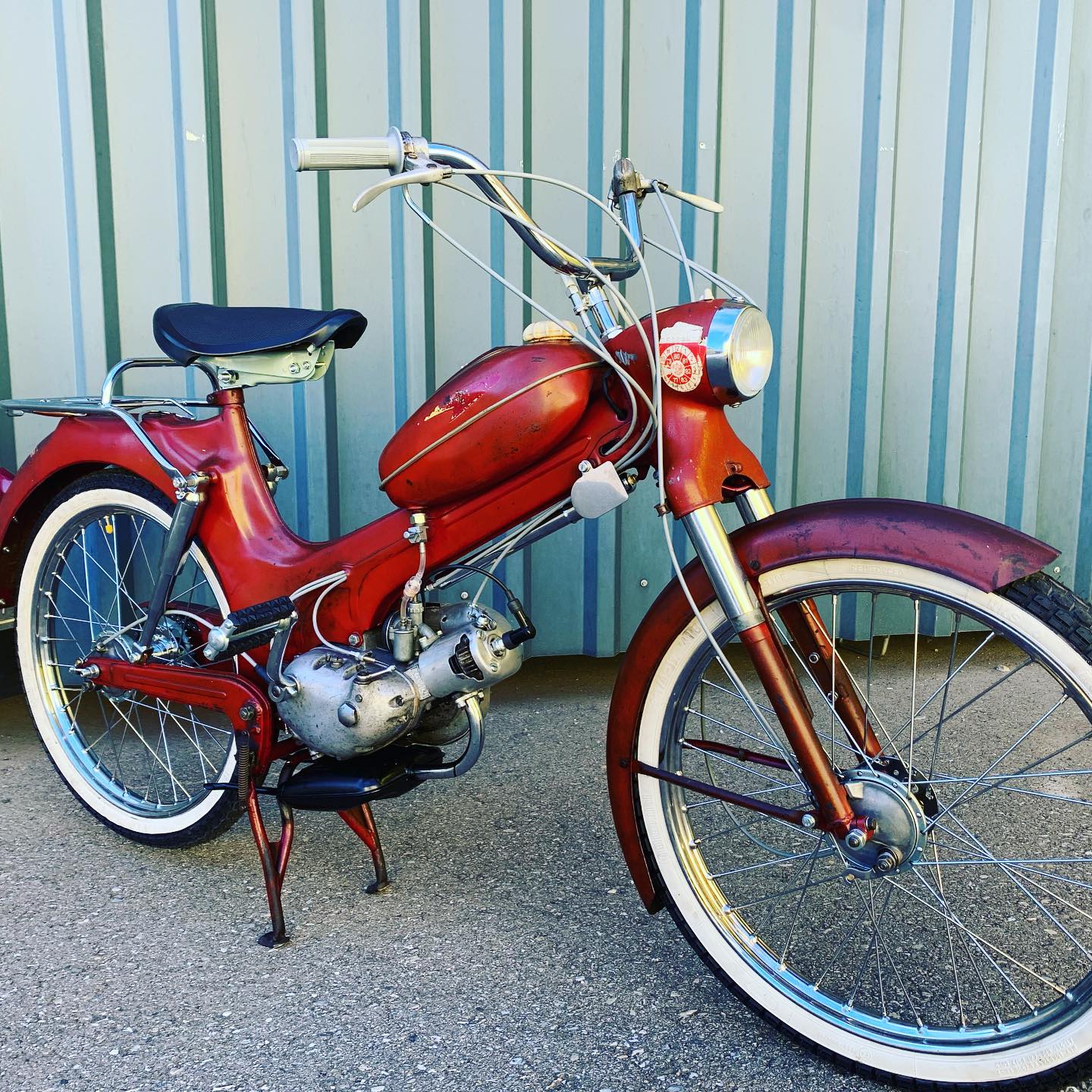 Oldtimer Motorrad rot metallic