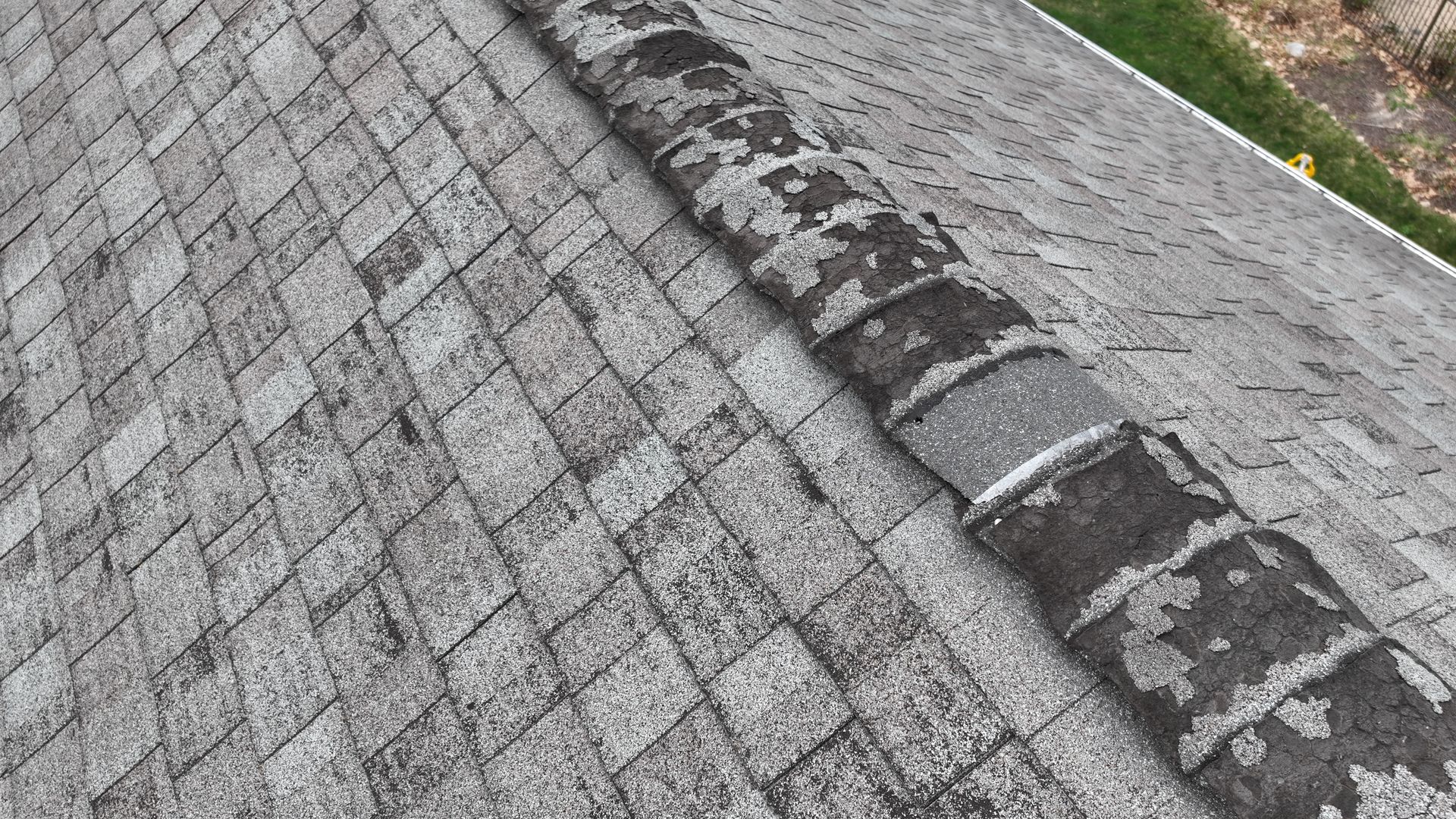 Massachusetts homeowners ask is how long an asphalt shingle roof should last. 