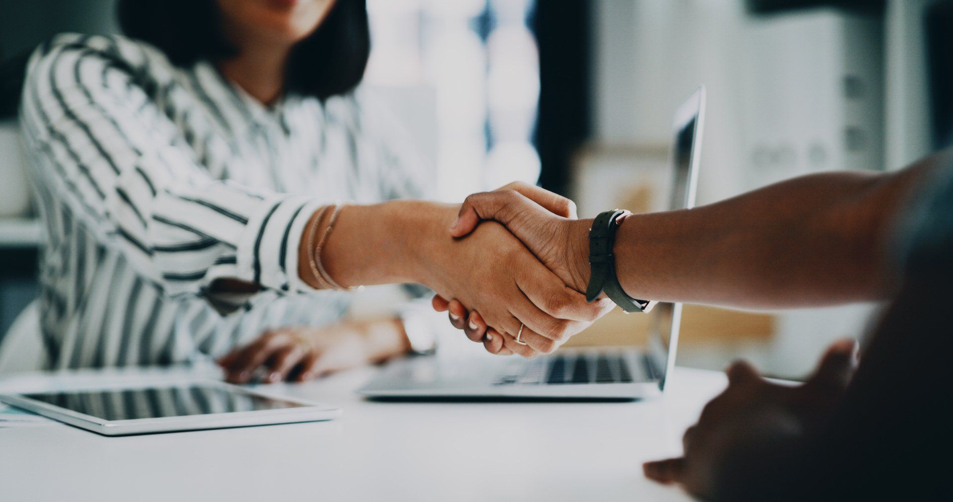 Businesspeople Shaking Hands - Yucaipa, CA - The Income Tax Office