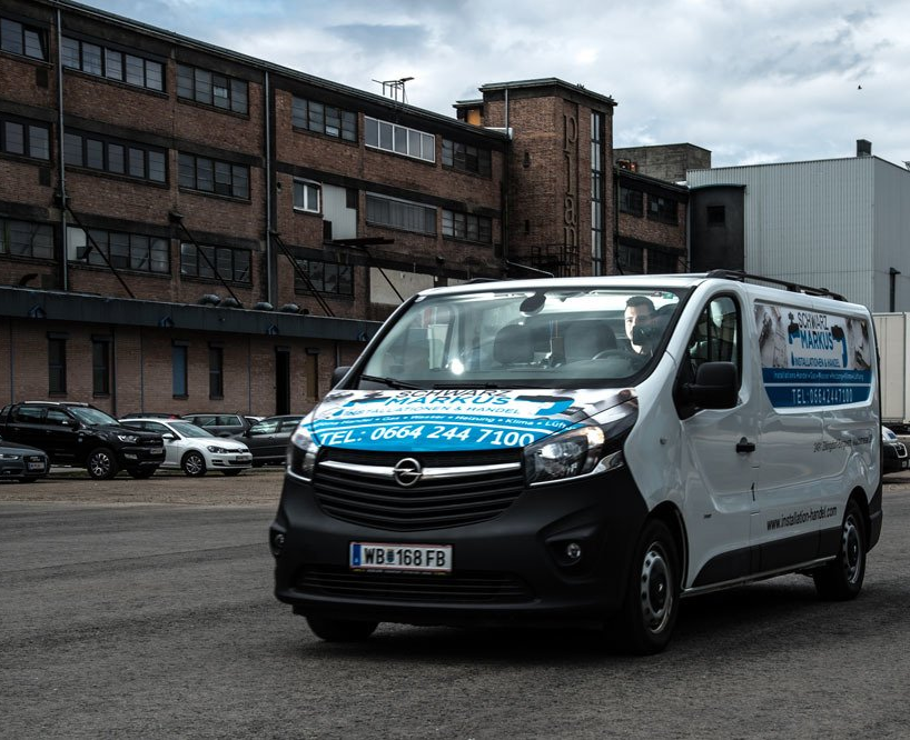 Lieferwagen Schwarz Markus