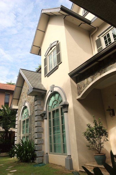 A large white house with a lot of windows- past project by De Vetron