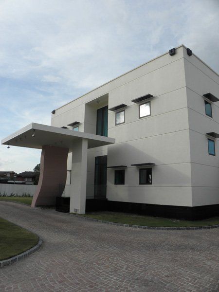 A large white building with a lot of windows