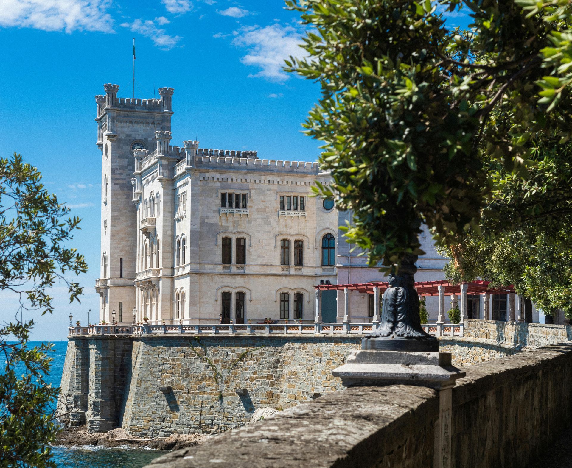 Foto di un castello in Friuli Venezia Giulia sul mare