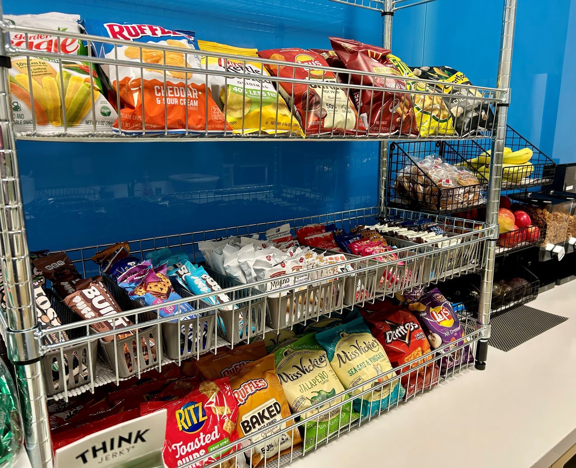 Custom snack and food racks are placed in your break room and pantry area, making it easy for employees to grab what they need on the go. From fresh fruit and healthy snack bars to chips that pair perfectly with a sandwich, our pantry service offers something for everyone on your team.