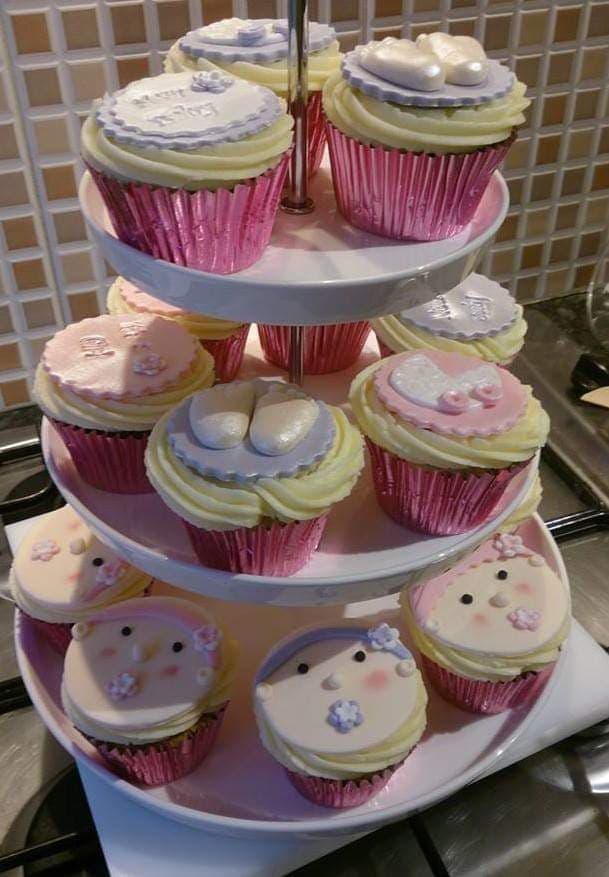 baby shower cupcakes