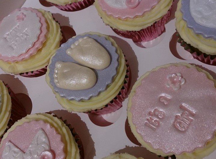 baby shower cupcakes