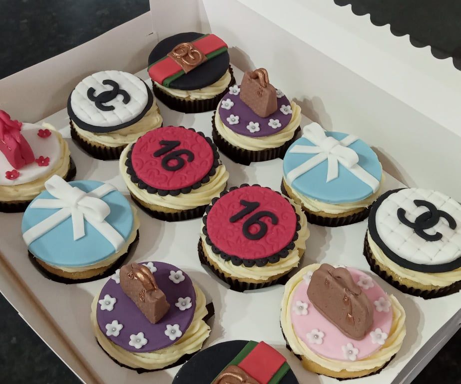 designer handbag cupcakes