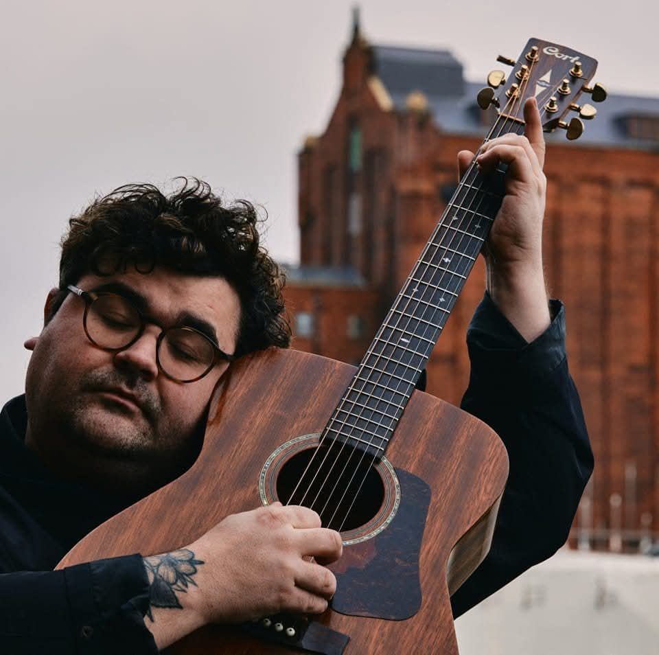 Live music with Sam Simmons