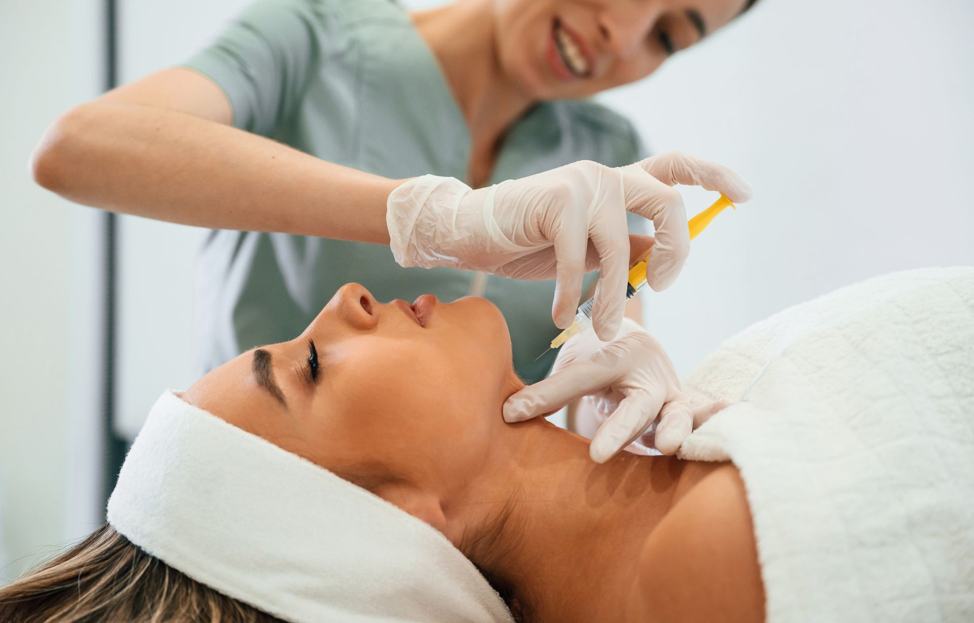 woman getting prp injections