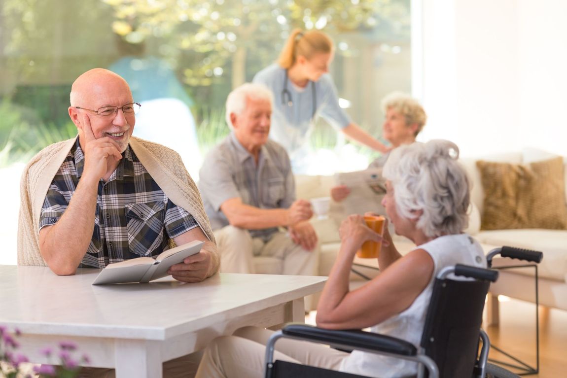 anziani assistiti da personale sanitario