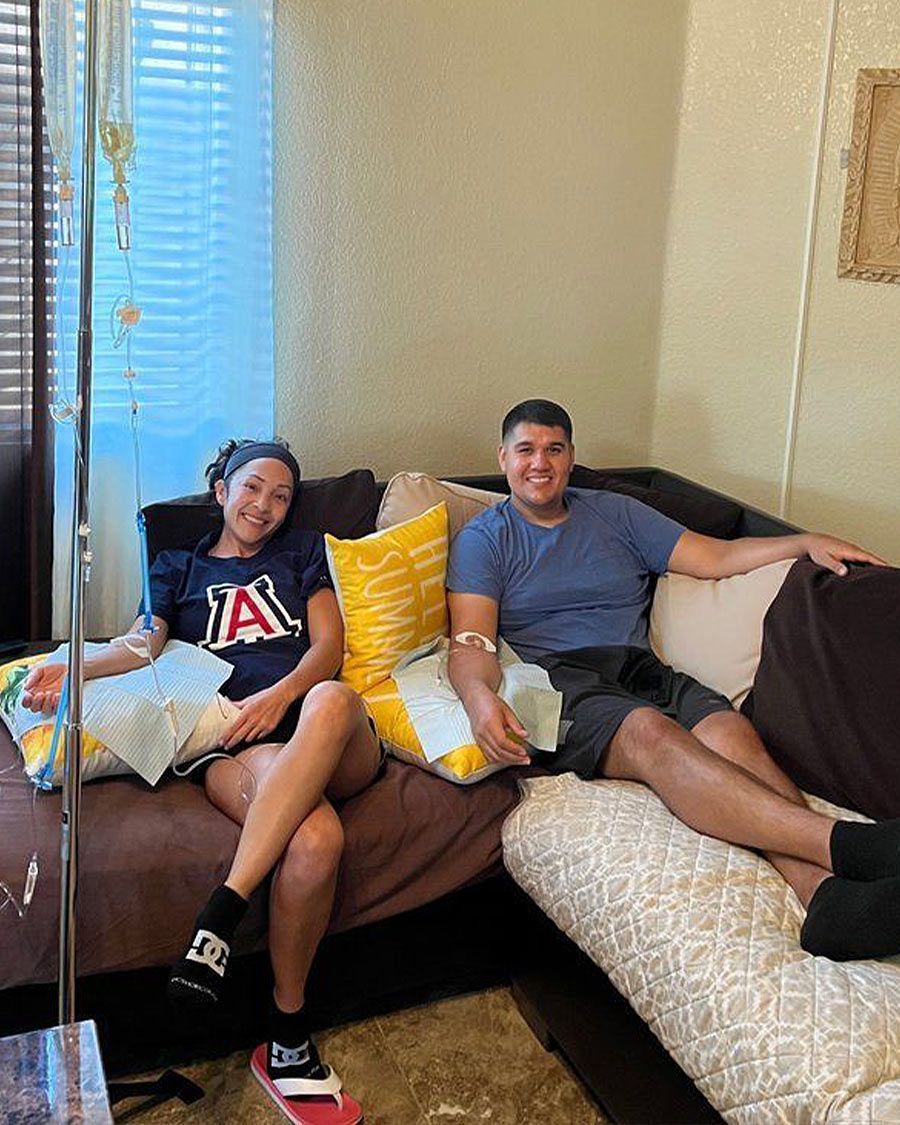 Couples or group mobile IV therapy session for shared wellness and recovery in a residential setting.