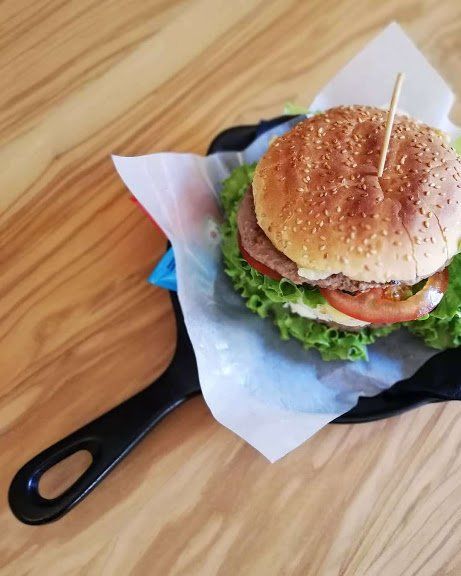 panino caldo con hamburger