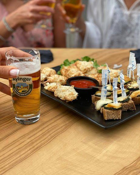 birra e snack al bar ideale per pausa pranzo