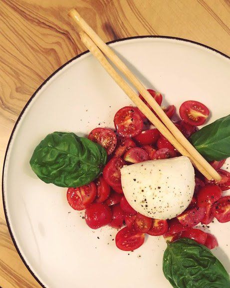 mozzarella e pomodori freschi per pausa pranzo al bar