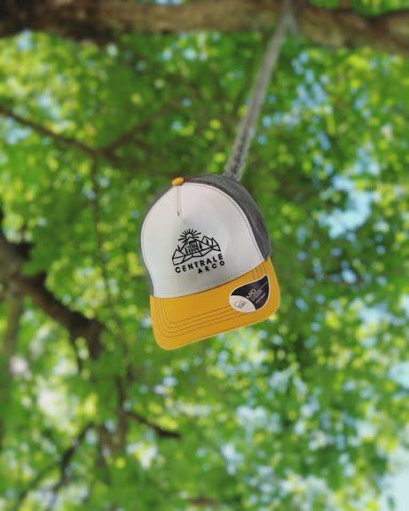 cappello con logo del bar