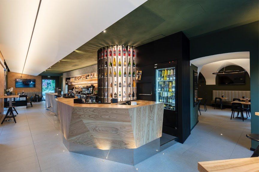 bar caffetteria per colazioni e pranzi