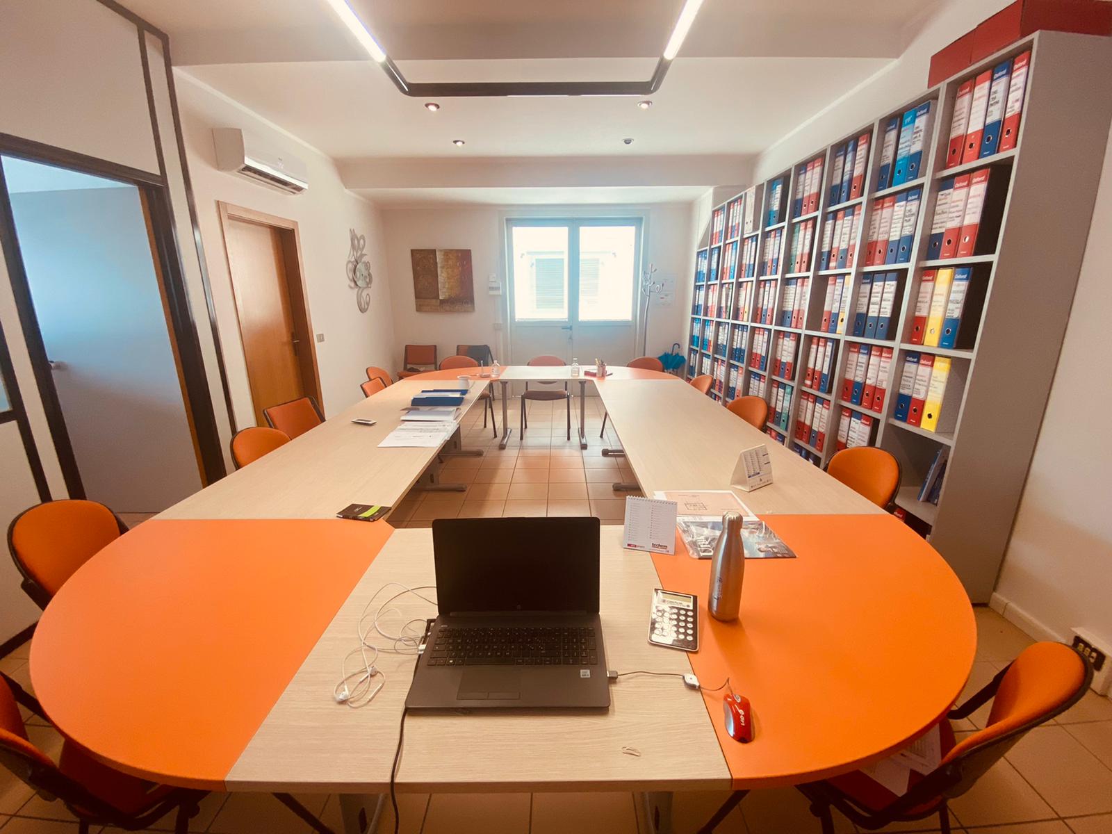 sala dello studio dell'amministratore per assemblee