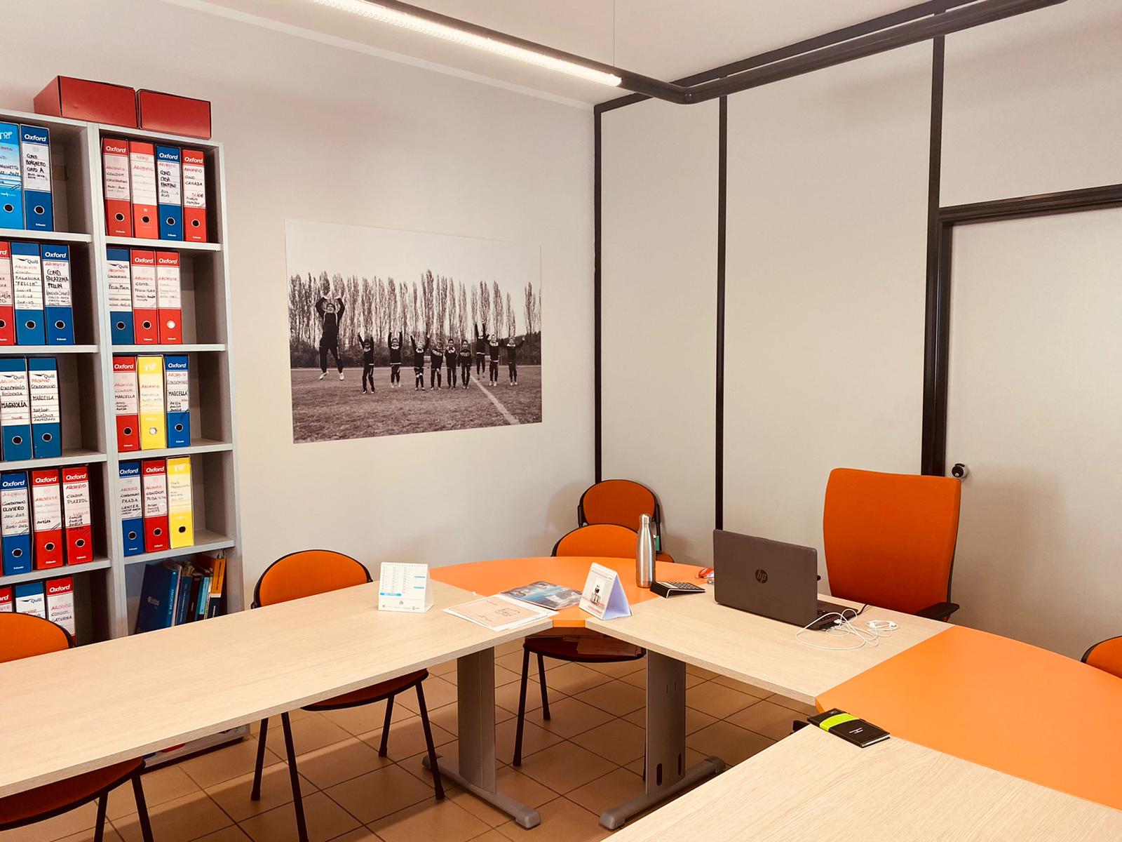 interni dello studio dell'amministratore di palazzi