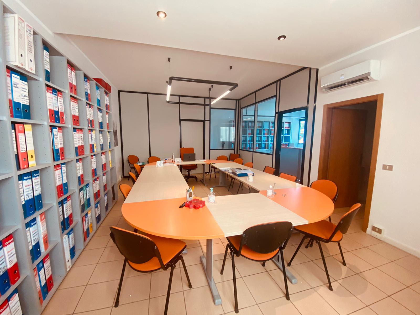 interni dello studio dell'amministratore di edifici