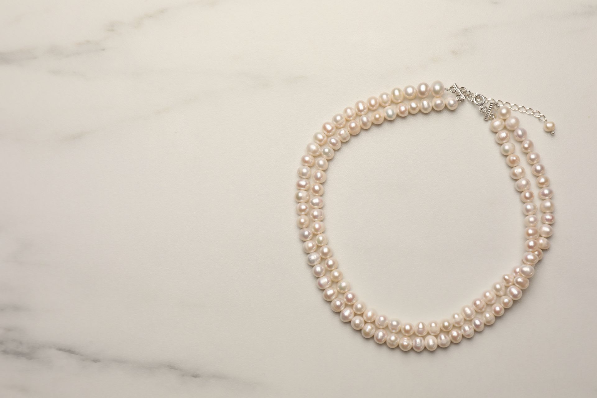 beautiful pearl necklace