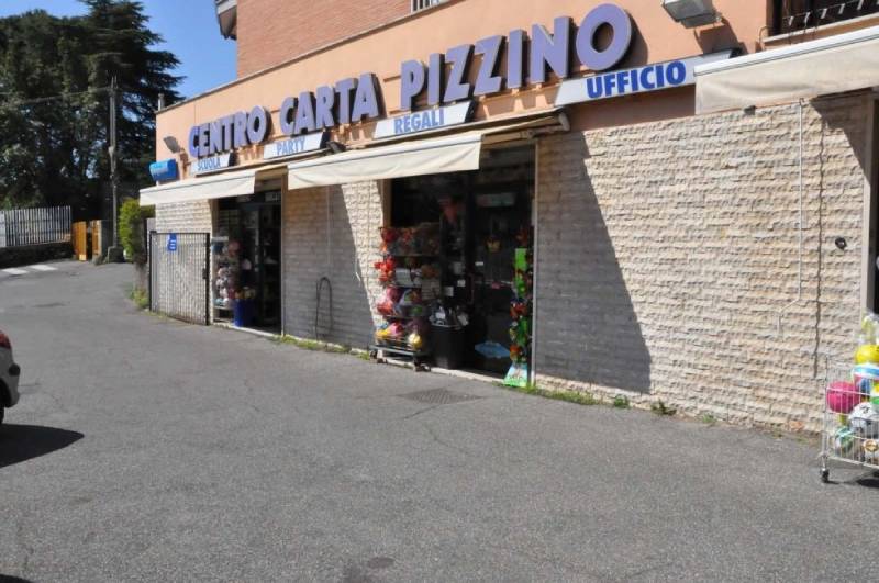 esterni negozio scuola