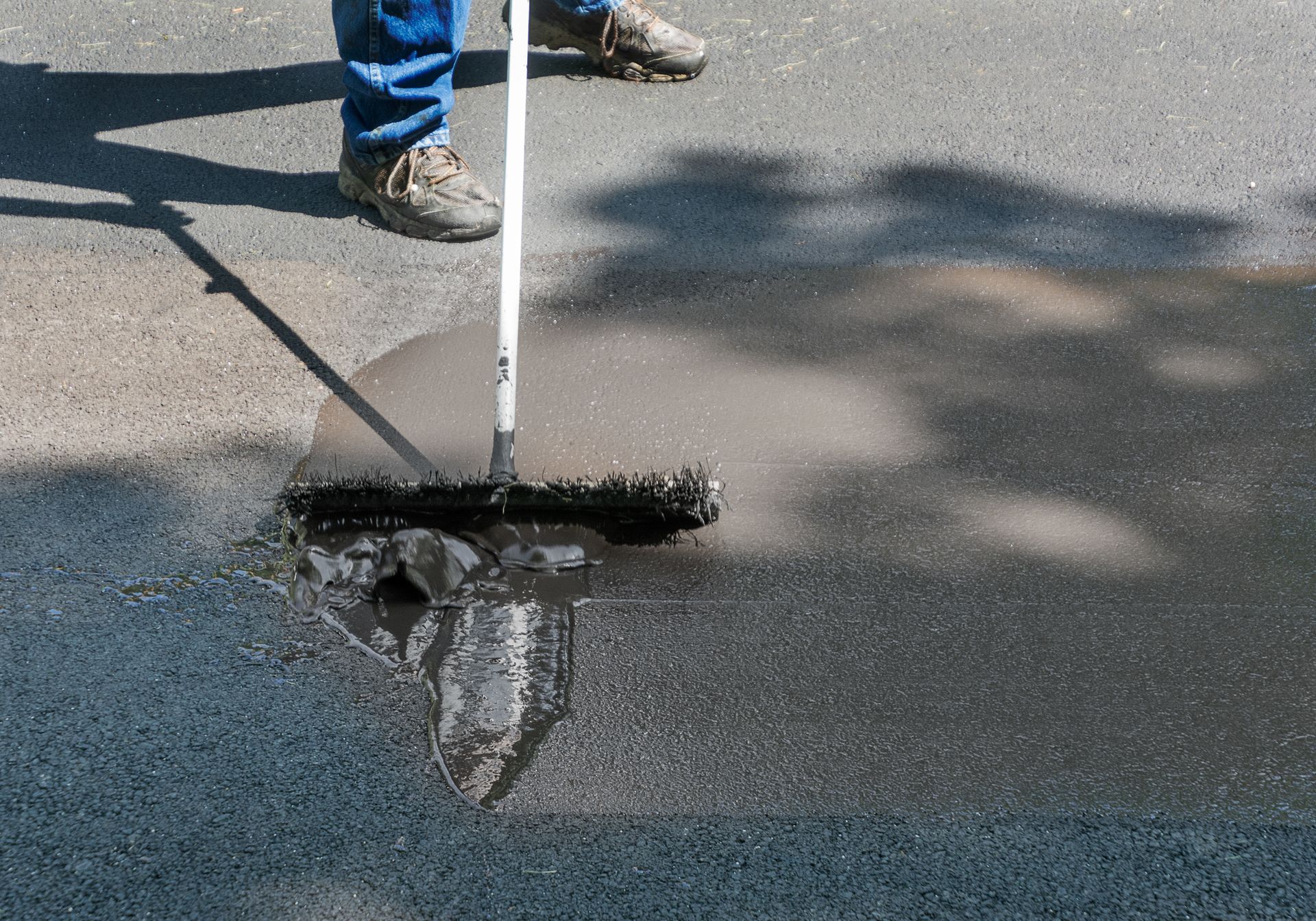 How Asphalt Sealing Maximizes Pavement Life