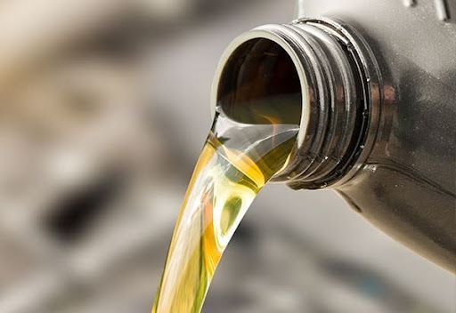 Why Oil Changes Are Your Car’s Summer Lifesaver | Ric Henry Auto Service